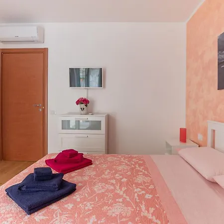 公寓 Valery House *